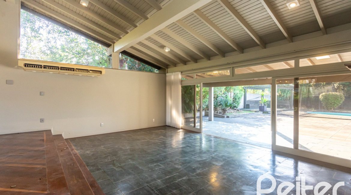Casa em Condomínio à venda com 328m², 3 dormitórios, 2 suítes, 4 vagas, no bairro Cavalhada em PORTO ALEGRE