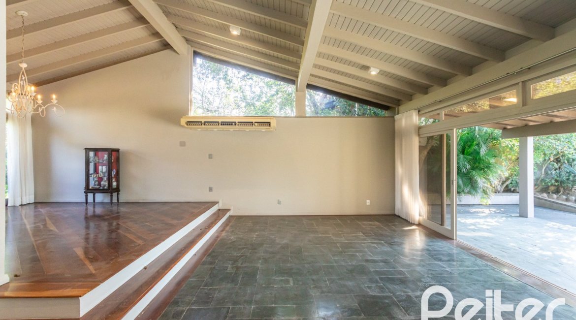 Casa em Condomínio à venda com 328m², 3 dormitórios, 2 suítes, 4 vagas, no bairro Cavalhada em PORTO ALEGRE
