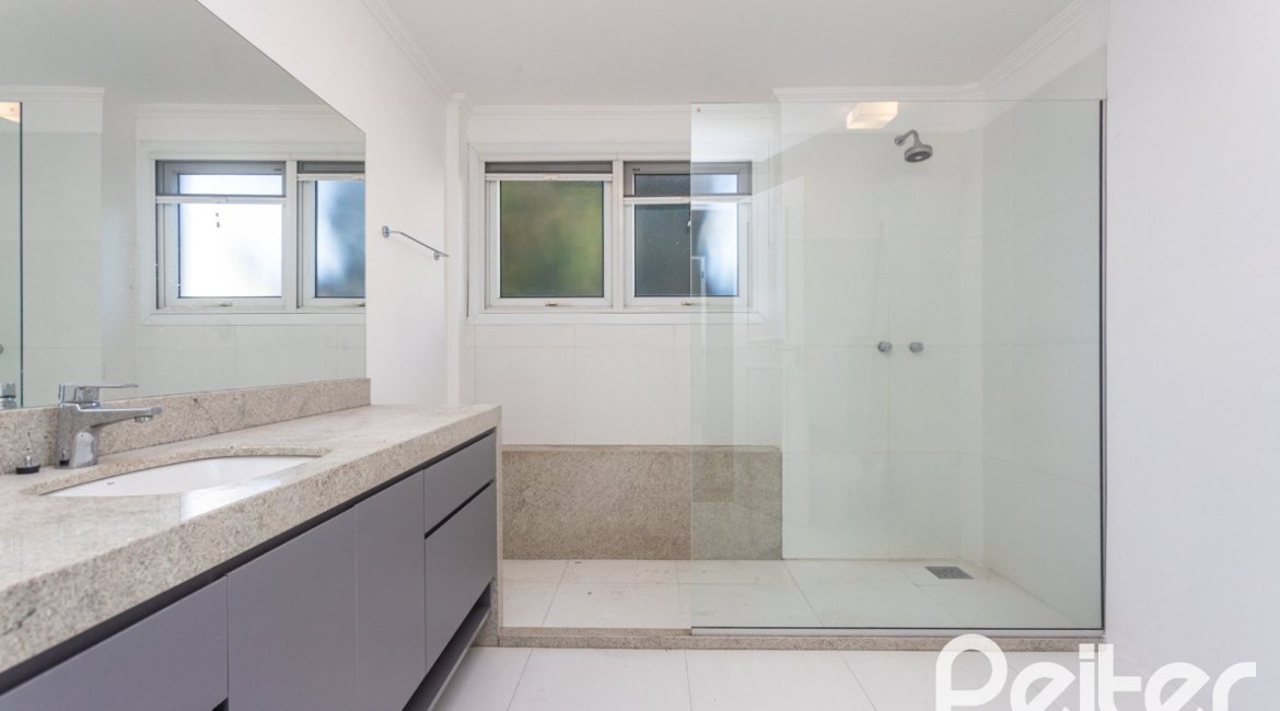 Casa em Condomínio à venda com 328m², 3 dormitórios, 2 suítes, 4 vagas, no bairro Cavalhada em PORTO ALEGRE