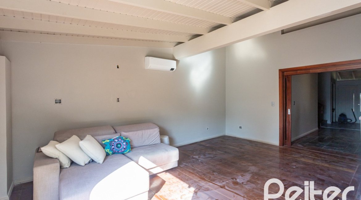 Casa em Condomínio à venda com 328m², 3 dormitórios, 2 suítes, 4 vagas, no bairro Cavalhada em PORTO ALEGRE
