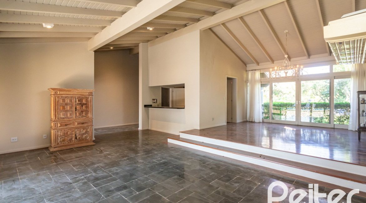 Casa em Condomínio à venda com 328m², 3 dormitórios, 2 suítes, 4 vagas, no bairro Cavalhada em PORTO ALEGRE