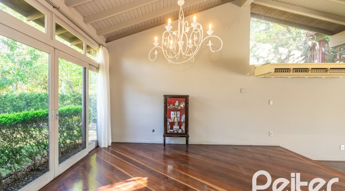 Casa em Condomínio à venda com 328m², 3 dormitórios, 2 suítes, 4 vagas, no bairro Cavalhada em PORTO ALEGRE