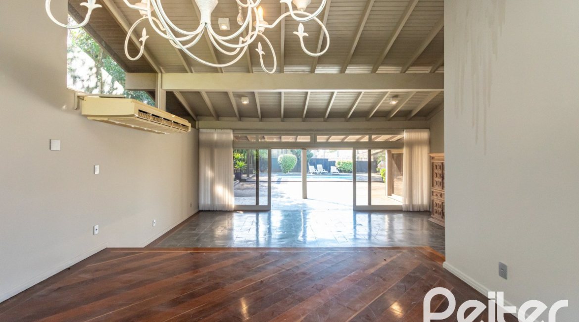 Casa em Condomínio à venda com 328m², 3 dormitórios, 2 suítes, 4 vagas, no bairro Cavalhada em PORTO ALEGRE
