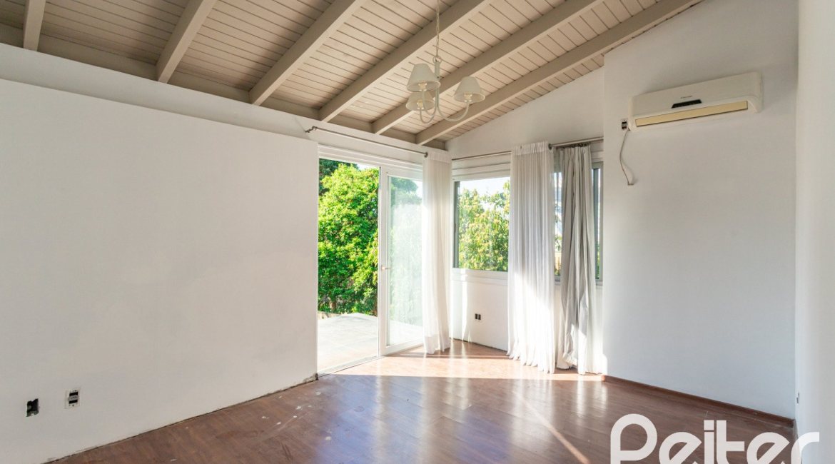 Casa em Condomínio à venda com 328m², 3 dormitórios, 2 suítes, 4 vagas, no bairro Cavalhada em PORTO ALEGRE