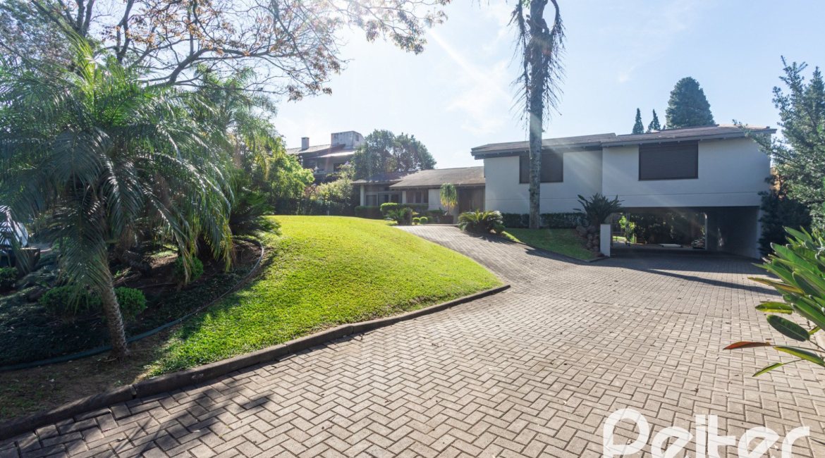 Casa em Condomínio à venda com 328m², 3 dormitórios, 2 suítes, 4 vagas, no bairro Cavalhada em PORTO ALEGRE