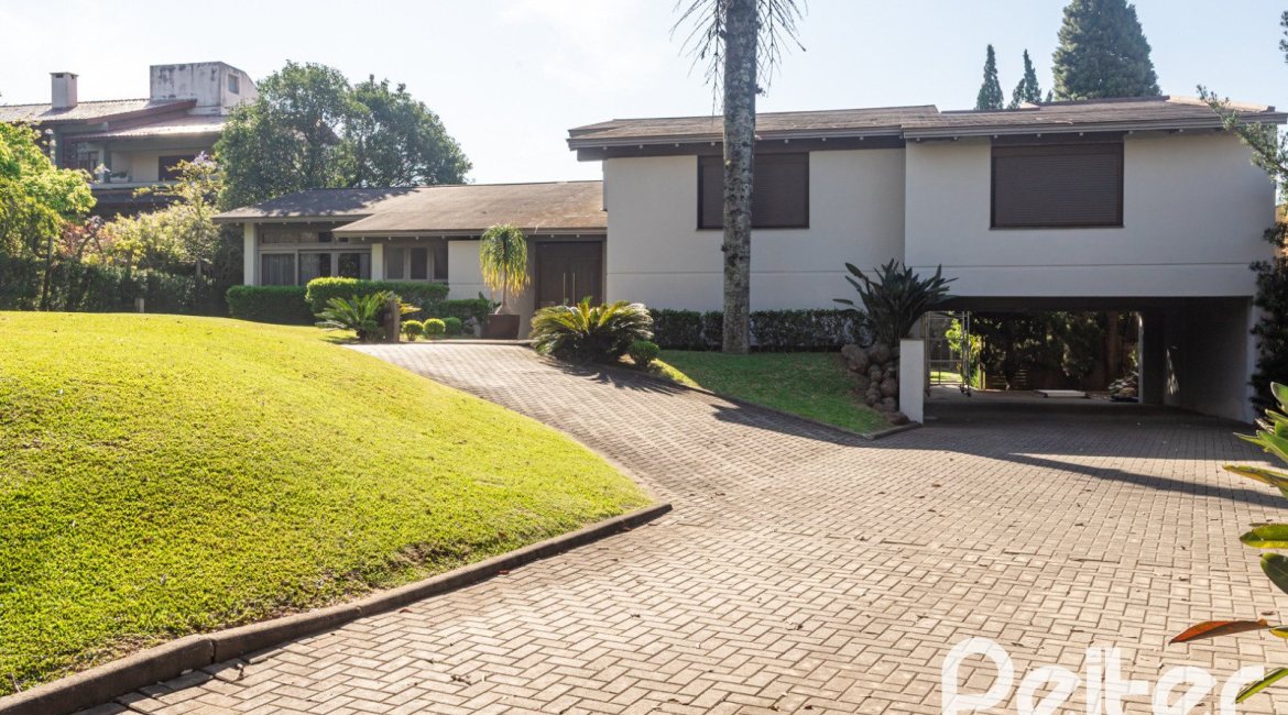 Casa em Condomínio à venda com 328m², 3 dormitórios, 2 suítes, 4 vagas, no bairro Cavalhada em PORTO ALEGRE