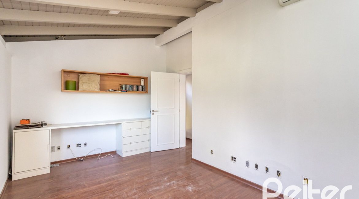 Casa em Condomínio à venda com 328m², 3 dormitórios, 2 suítes, 4 vagas, no bairro Cavalhada em PORTO ALEGRE