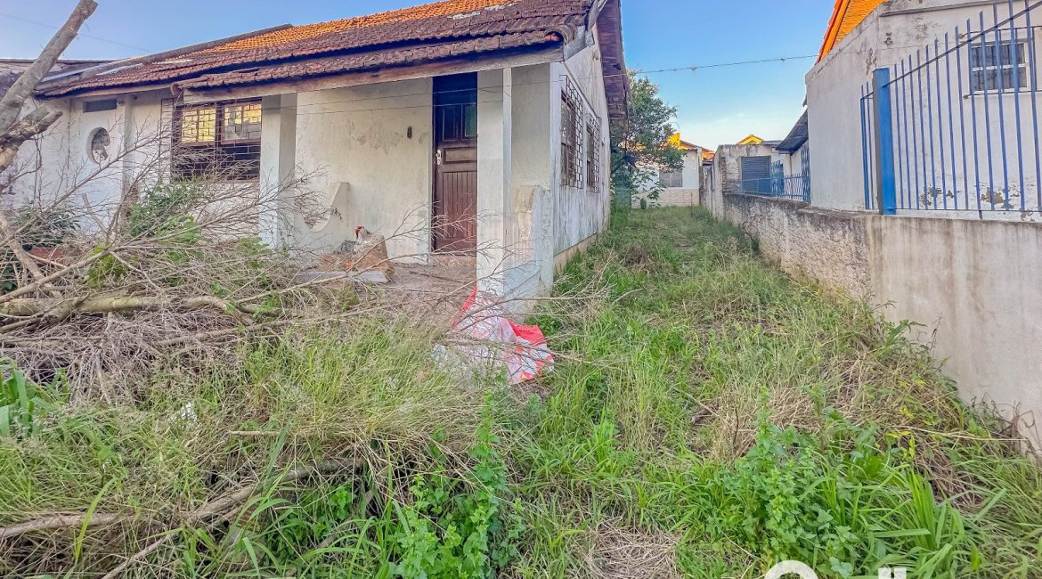 Terreno à venda com 319m², no bairro Cavalhada em Porto Alegre