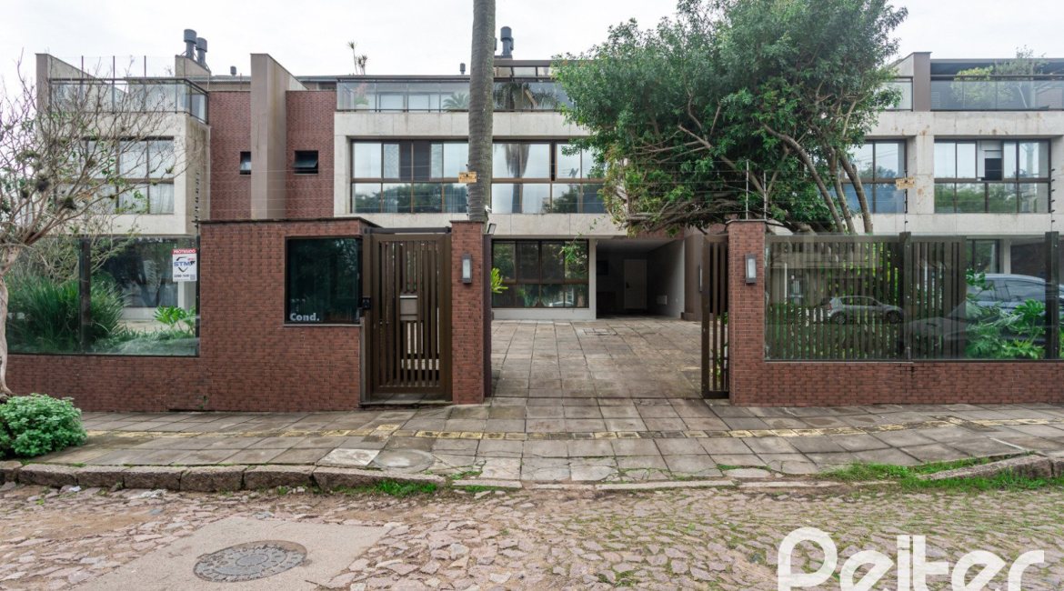 Casa em Condomínio à venda com 352m², 3 dormitórios, 3 suítes, 3 vagas, no bairro Tristeza em Porto Alegre