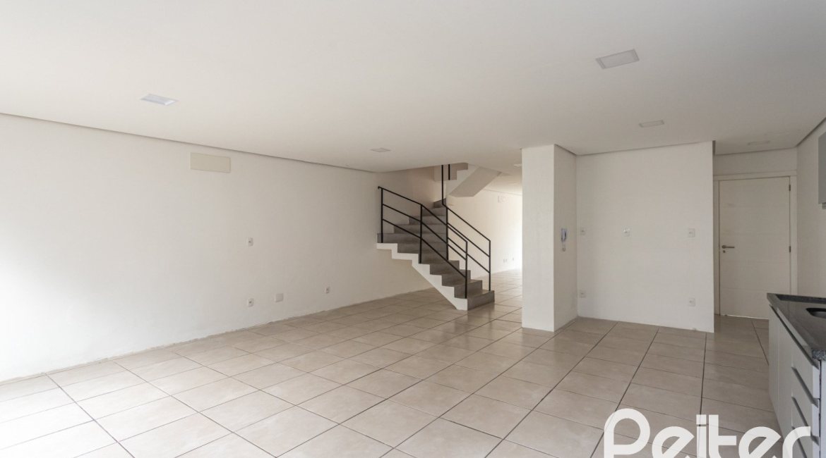 Casa em Condomínio à venda com 352m², 3 dormitórios, 3 suítes, 3 vagas, no bairro Tristeza em Porto Alegre