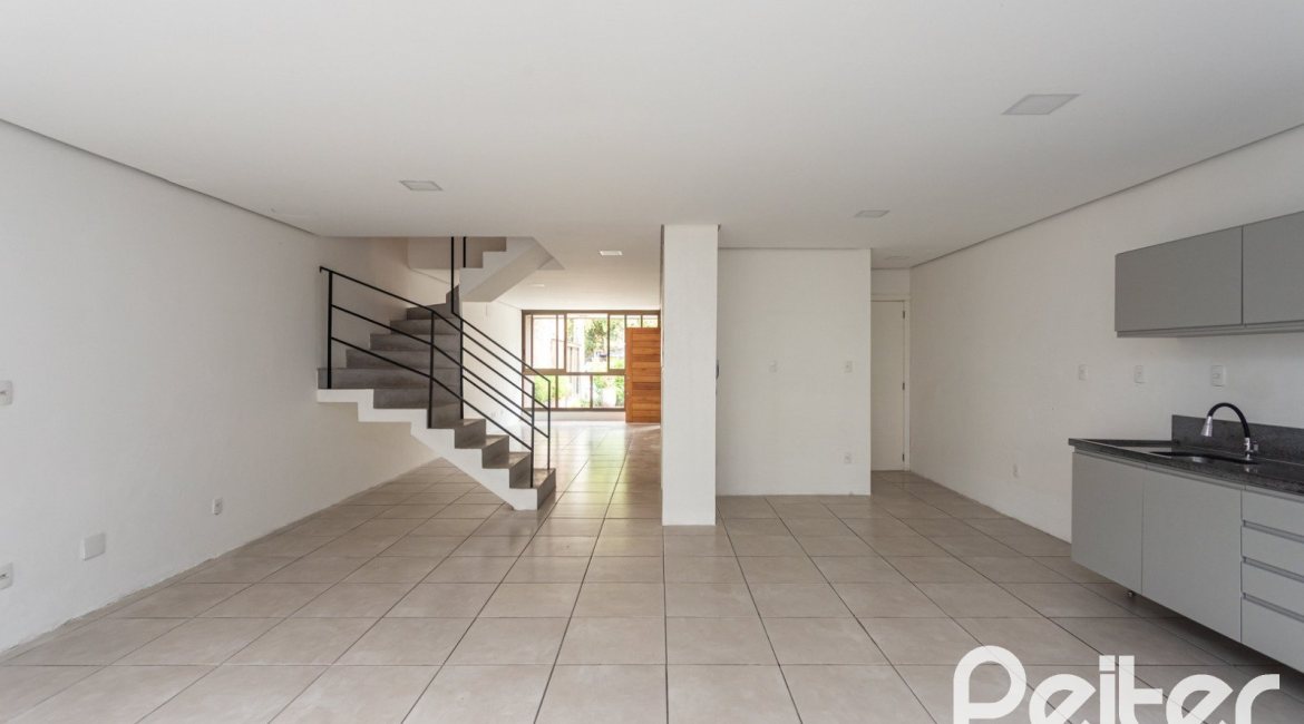 Casa em Condomínio à venda com 352m², 3 dormitórios, 3 suítes, 3 vagas, no bairro Tristeza em Porto Alegre