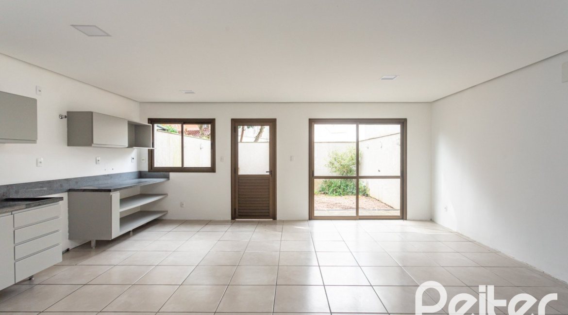 Casa em Condomínio à venda com 352m², 3 dormitórios, 3 suítes, 3 vagas, no bairro Tristeza em Porto Alegre