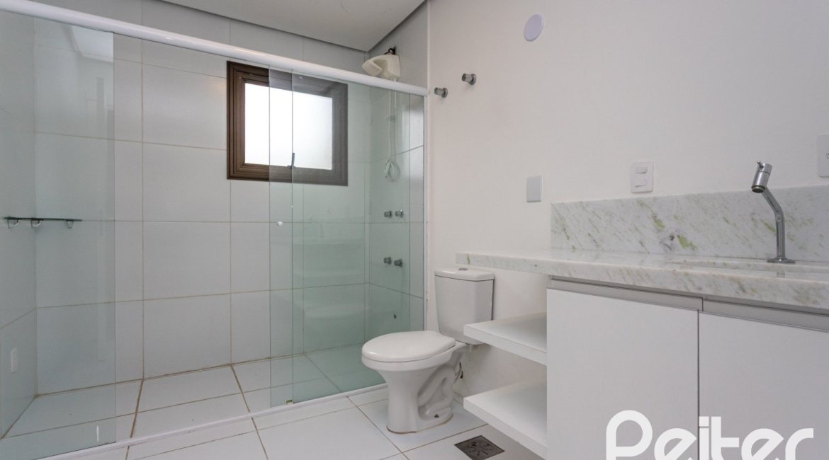 Casa em Condomínio à venda com 352m², 3 dormitórios, 3 suítes, 3 vagas, no bairro Tristeza em Porto Alegre