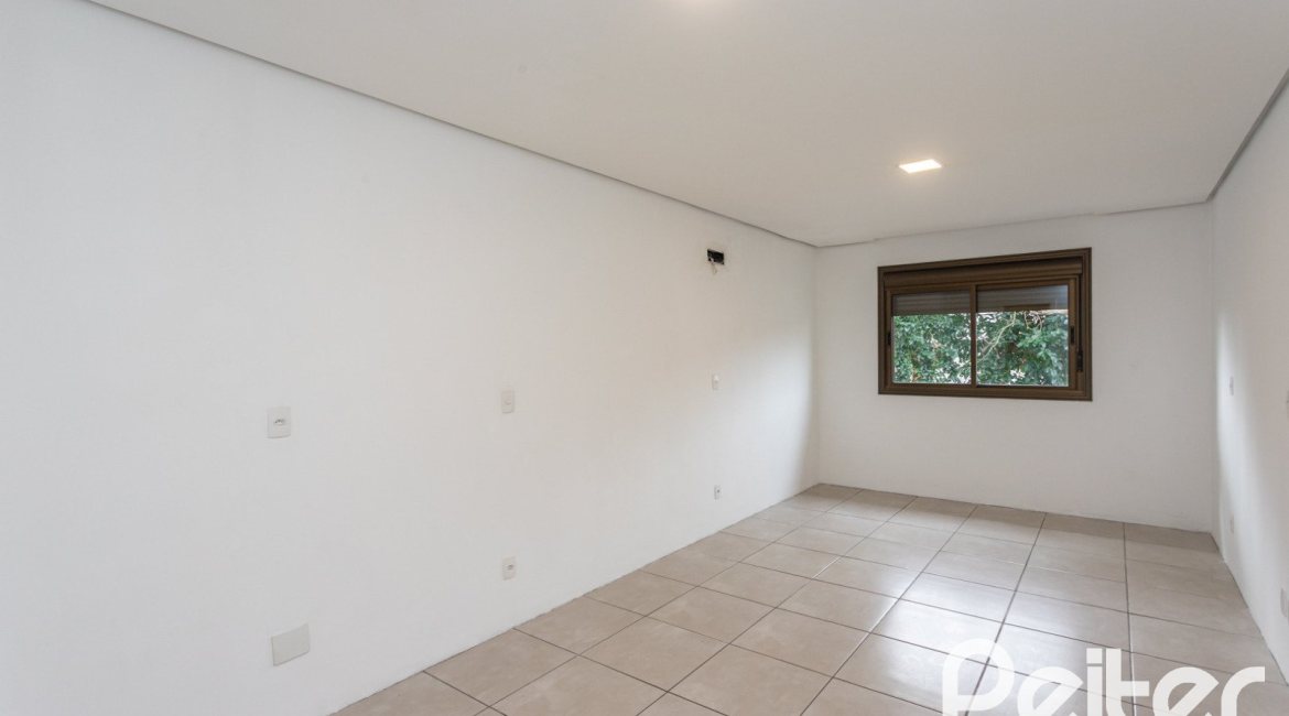 Casa em Condomínio à venda com 352m², 3 dormitórios, 3 suítes, 3 vagas, no bairro Tristeza em Porto Alegre