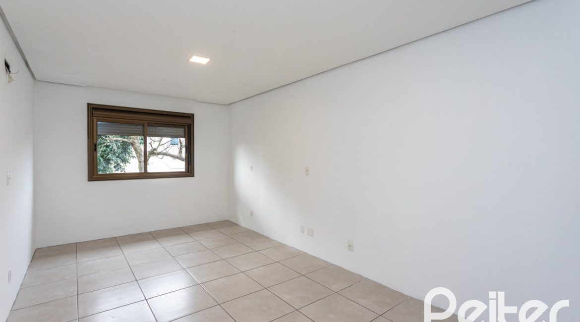Casa em Condomínio à venda com 352m², 3 dormitórios, 3 suítes, 3 vagas, no bairro Tristeza em Porto Alegre