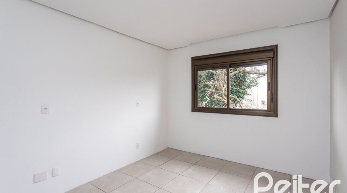 Casa em Condomínio à venda com 352m², 3 dormitórios, 3 suítes, 3 vagas, no bairro Tristeza em Porto Alegre