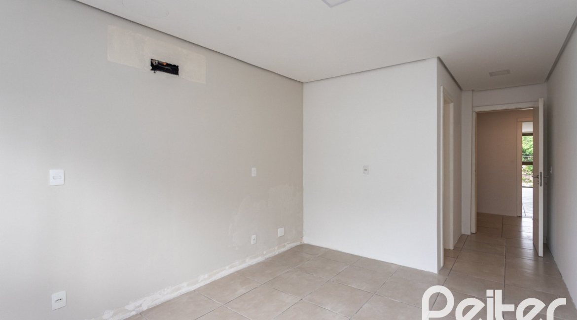 Casa em Condomínio à venda com 352m², 3 dormitórios, 3 suítes, 3 vagas, no bairro Tristeza em Porto Alegre