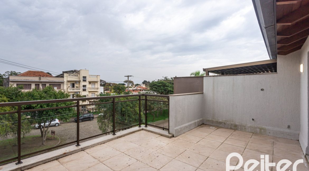 Casa em Condomínio à venda com 352m², 3 dormitórios, 3 suítes, 3 vagas, no bairro Tristeza em Porto Alegre