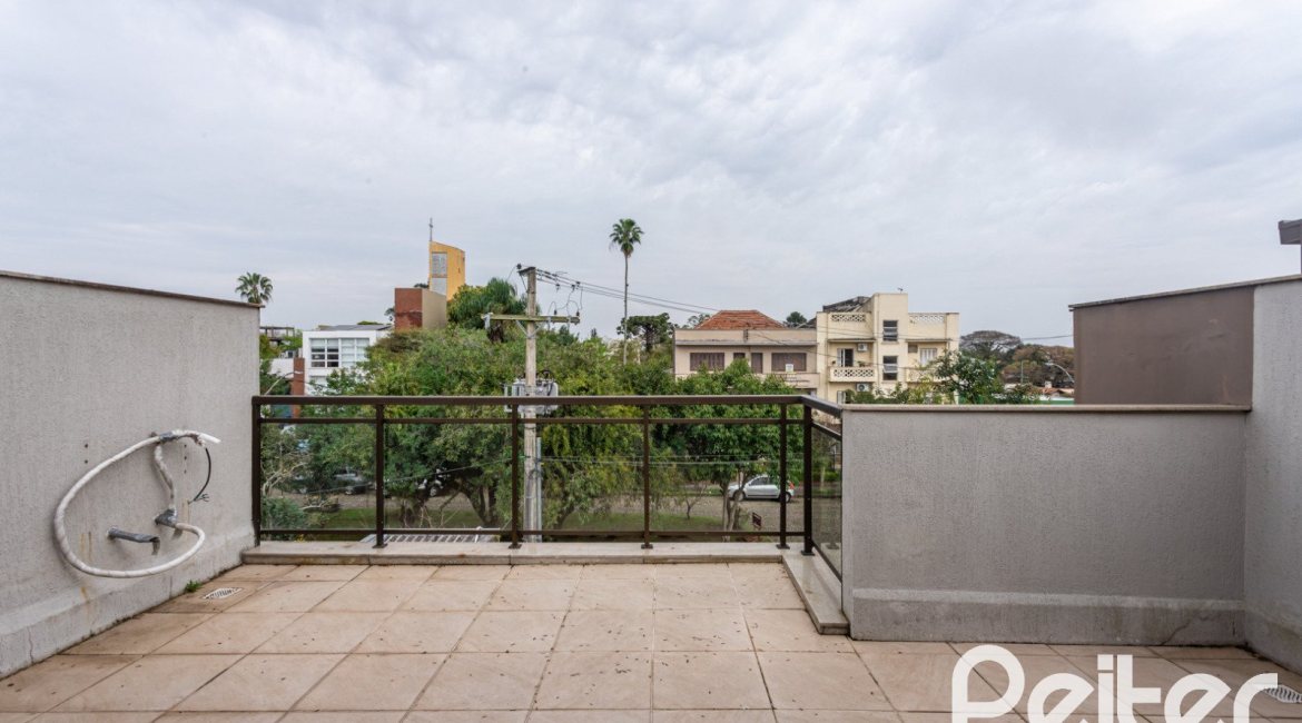 Casa em Condomínio à venda com 352m², 3 dormitórios, 3 suítes, 3 vagas, no bairro Tristeza em Porto Alegre