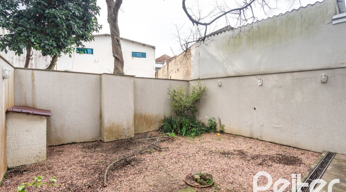 Casa em Condomínio à venda com 352m², 3 dormitórios, 3 suítes, 3 vagas, no bairro Tristeza em Porto Alegre