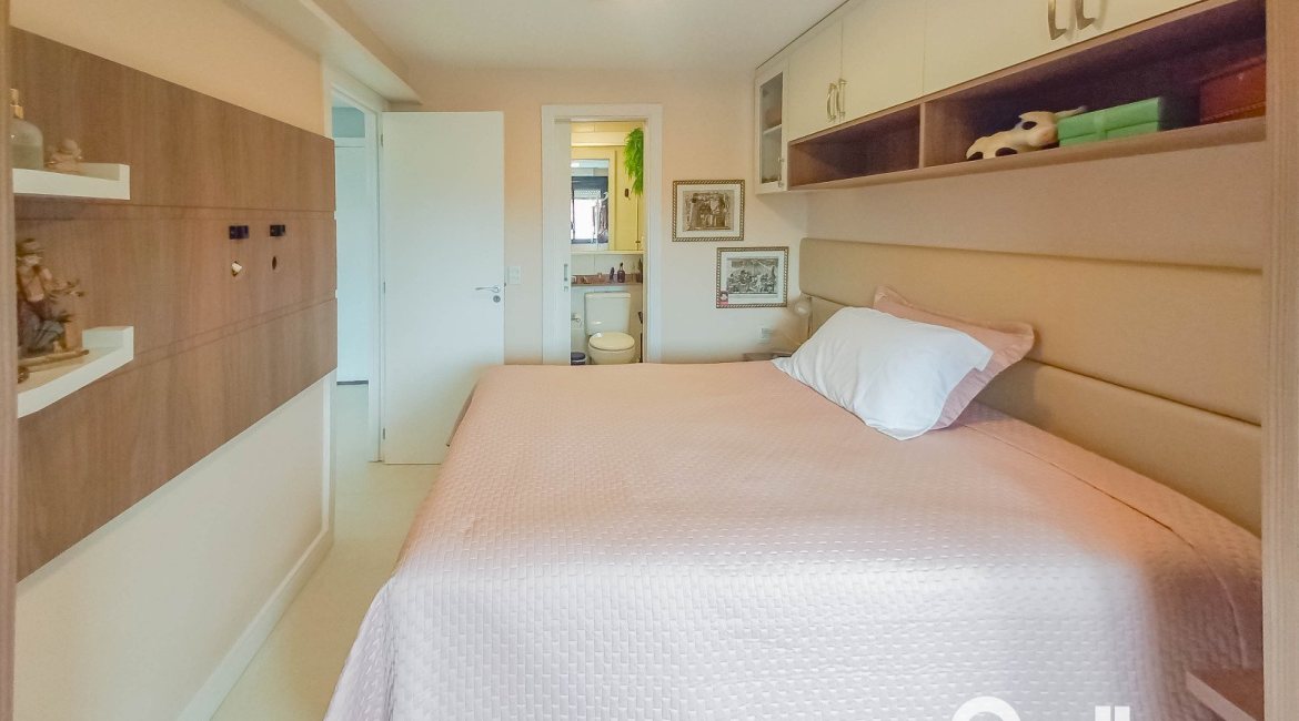 Apartamento à venda com 40m², 1 dormitório, 1 suíte, 1 vaga, no bairro Cristal em PORTO ALEGRE