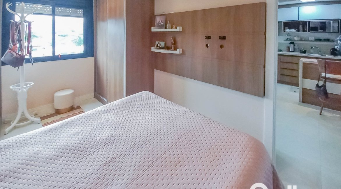 Apartamento à venda com 40m², 1 dormitório, 1 suíte, 1 vaga, no bairro Cristal em PORTO ALEGRE