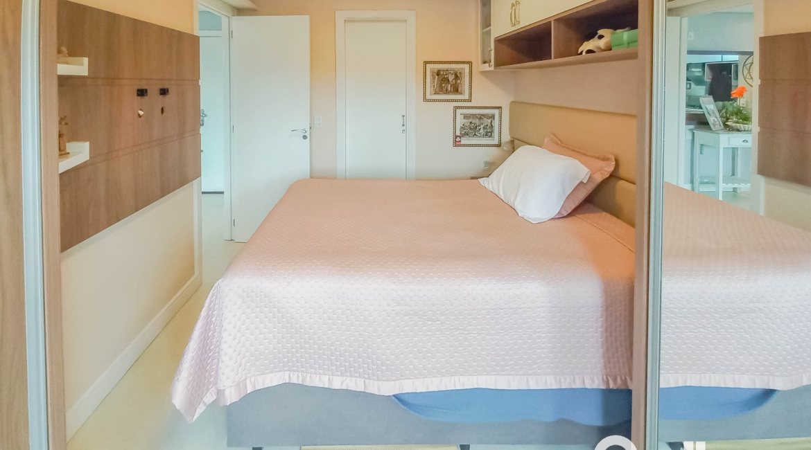 Apartamento à venda com 40m², 1 dormitório, 1 suíte, 1 vaga, no bairro Cristal em PORTO ALEGRE