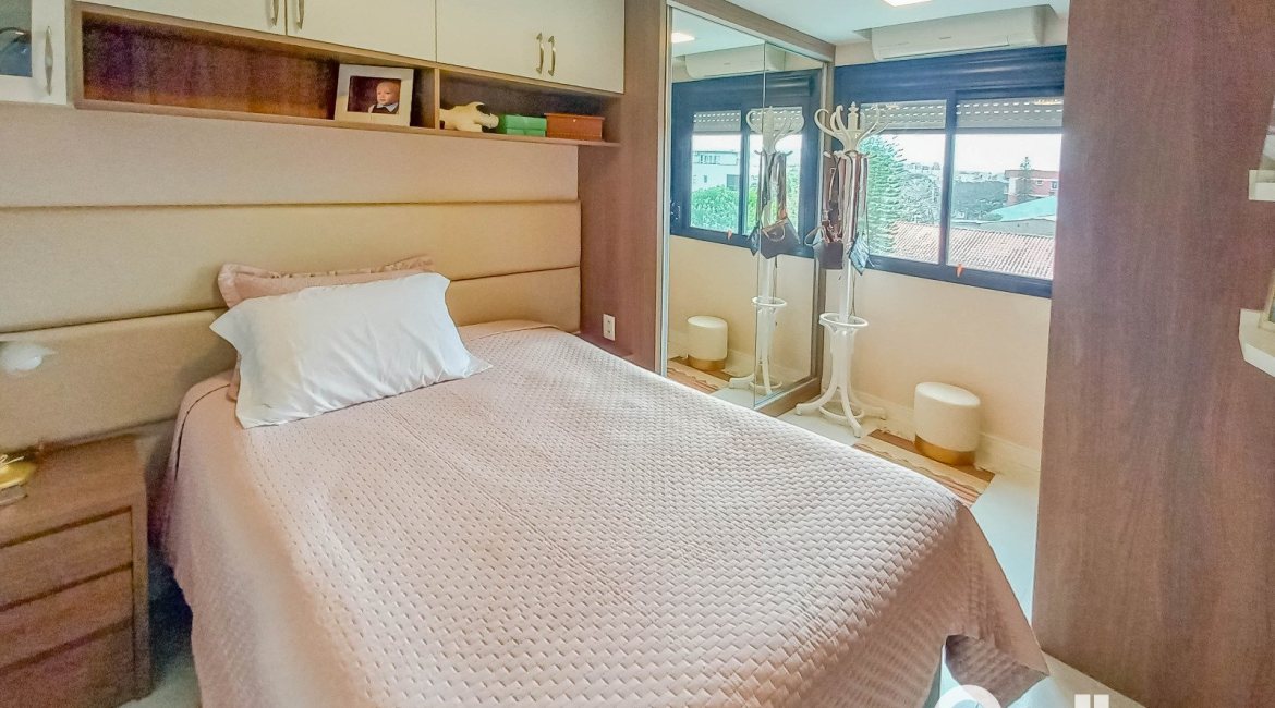 Apartamento à venda com 40m², 1 dormitório, 1 suíte, 1 vaga, no bairro Cristal em PORTO ALEGRE