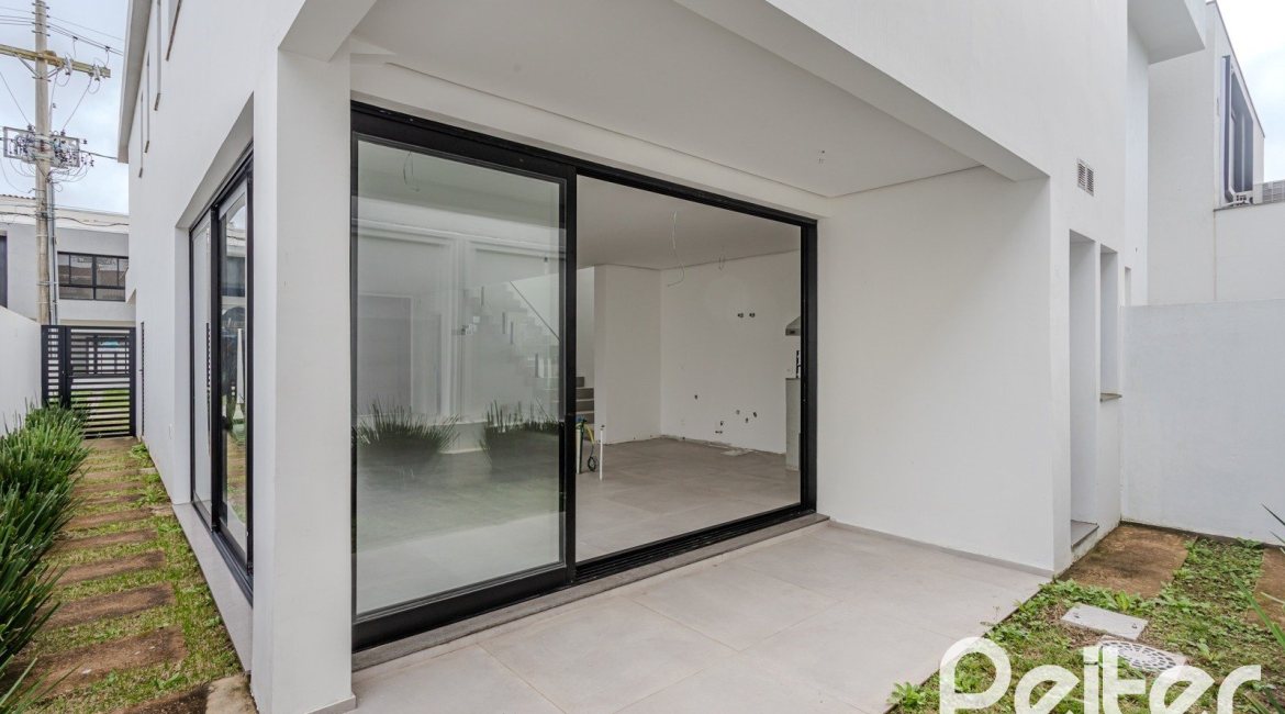 Casa em Condomínio à venda com 150m², 3 dormitórios, 3 suítes, 2 vagas, no bairro Ipanema em Porto Alegre