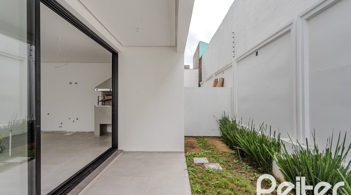 Casa em Condomínio à venda com 150m², 3 dormitórios, 3 suítes, 2 vagas, no bairro Ipanema em Porto Alegre