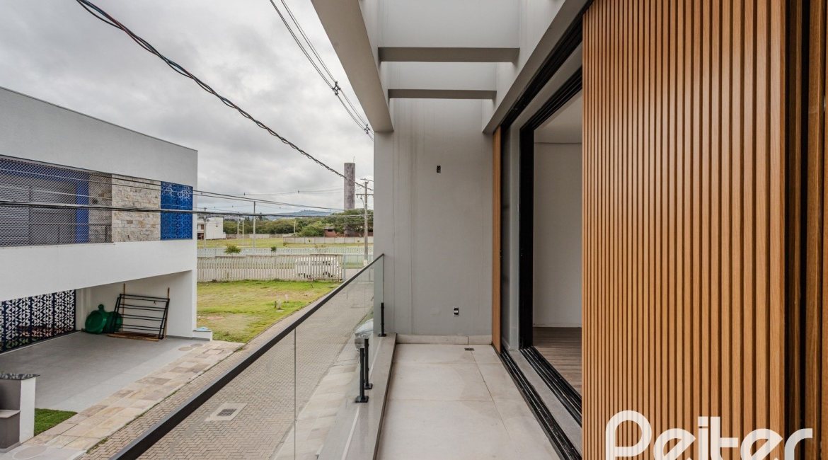 Casa em Condomínio à venda com 150m², 3 dormitórios, 3 suítes, 2 vagas, no bairro Ipanema em Porto Alegre