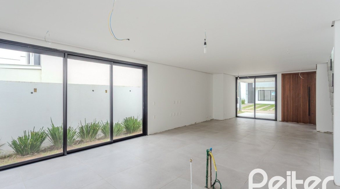 Casa em Condomínio à venda com 150m², 3 dormitórios, 3 suítes, 2 vagas, no bairro Ipanema em Porto Alegre