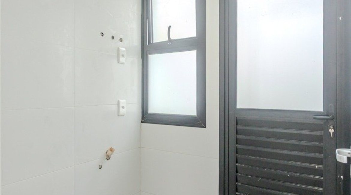 Casa em Condomínio à venda com 150m², 3 dormitórios, 3 suítes, 2 vagas, no bairro Ipanema em Porto Alegre