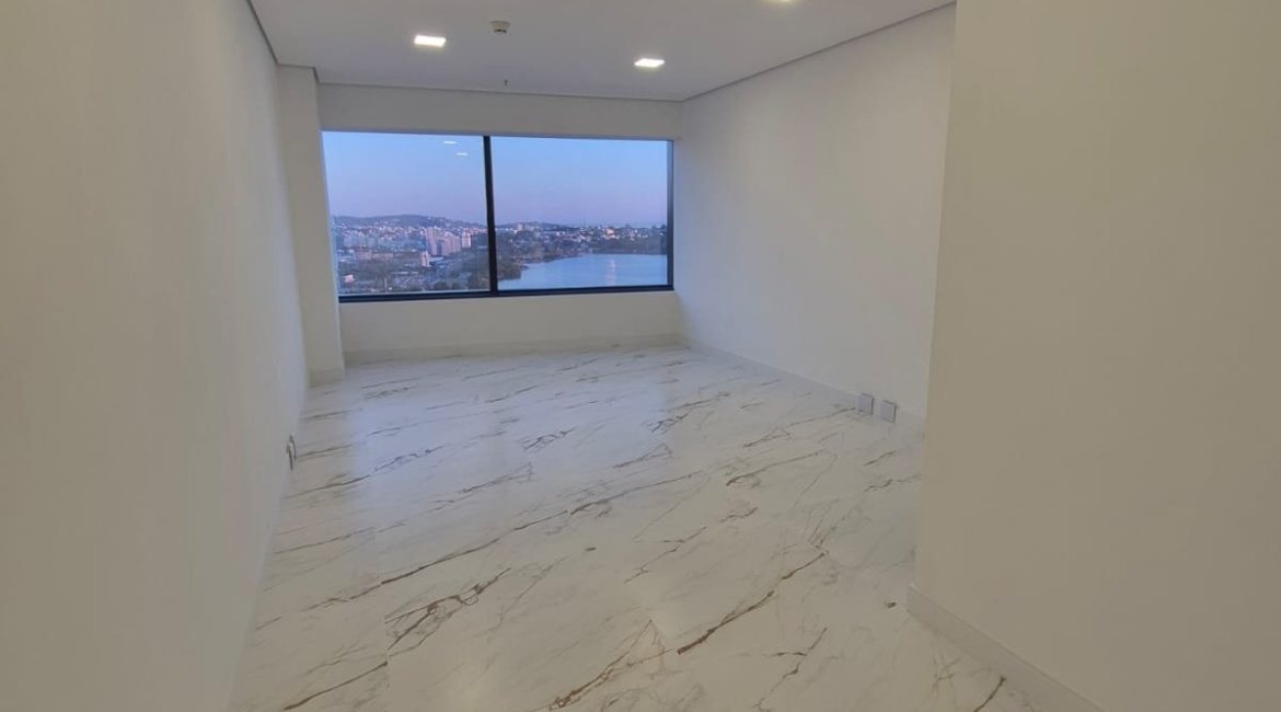 Comercial à venda com 31m², 1 dormitório, 1 vaga, no bairro Cristal em PORTO ALEGRE