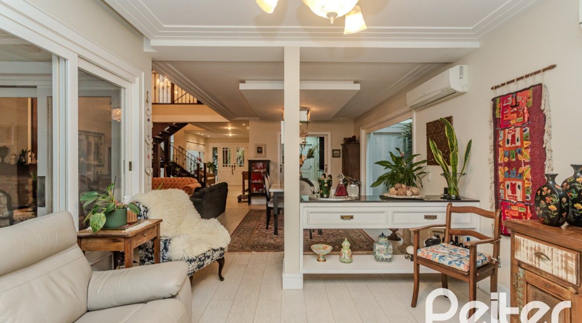 Casa em Condomínio à venda com 296m², 3 dormitórios, 1 suíte, 4 vagas, no bairro Terra Ville em PORTO ALEGRE