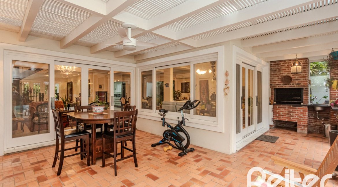 Casa em Condomínio à venda com 296m², 3 dormitórios, 1 suíte, 4 vagas, no bairro Terra Ville em PORTO ALEGRE