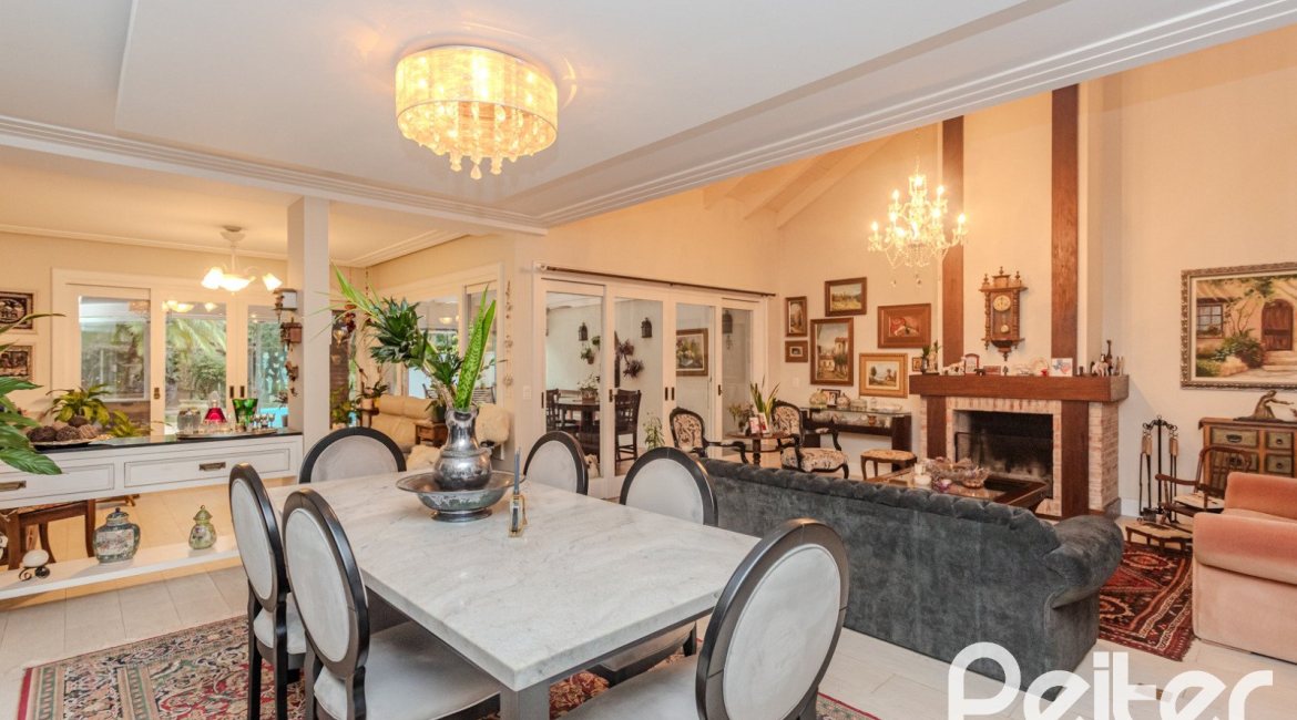Casa em Condomínio à venda com 296m², 3 dormitórios, 1 suíte, 4 vagas, no bairro Terra Ville em PORTO ALEGRE