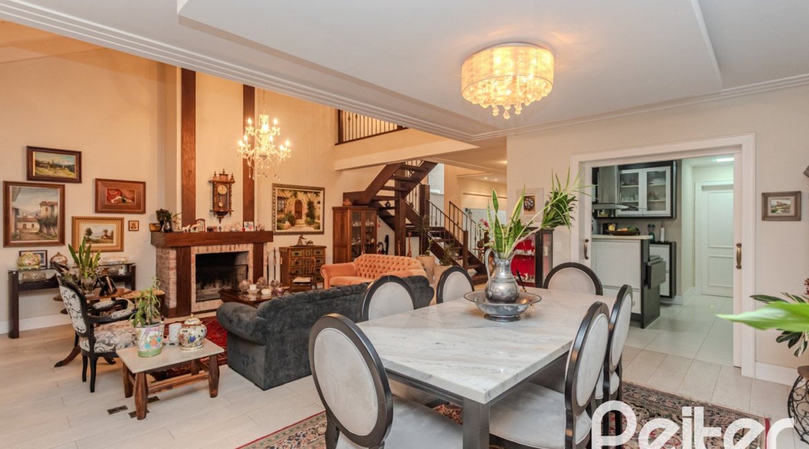 Casa em Condomínio à venda com 296m², 3 dormitórios, 1 suíte, 4 vagas, no bairro Terra Ville em PORTO ALEGRE