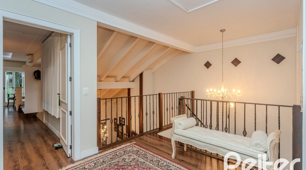 Casa em Condomínio à venda com 296m², 3 dormitórios, 1 suíte, 4 vagas, no bairro Terra Ville em PORTO ALEGRE