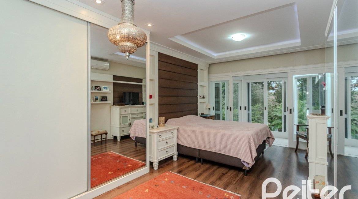 Casa em Condomínio à venda com 296m², 3 dormitórios, 1 suíte, 4 vagas, no bairro Terra Ville em PORTO ALEGRE