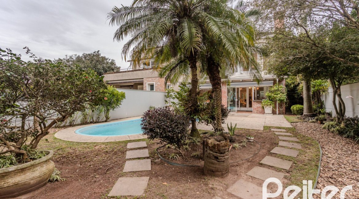 Casa em Condomínio à venda com 296m², 3 dormitórios, 1 suíte, 4 vagas, no bairro Terra Ville em PORTO ALEGRE