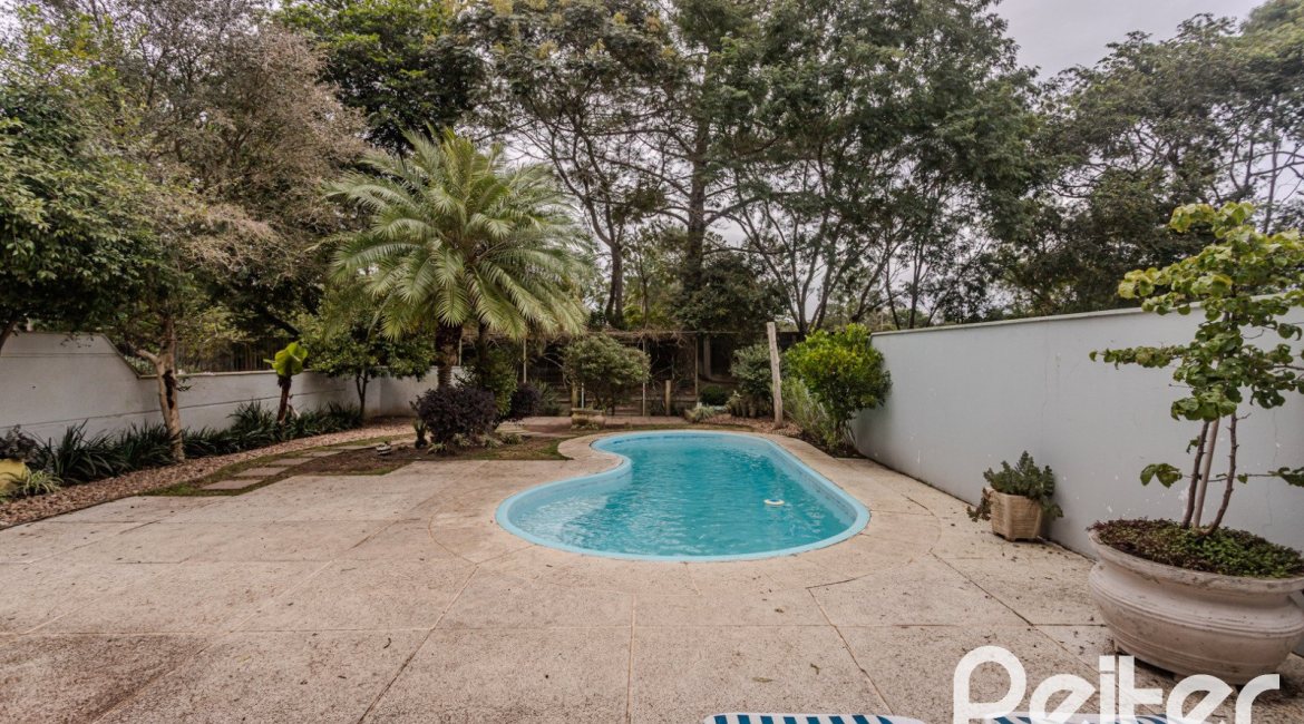 Casa em Condomínio à venda com 296m², 3 dormitórios, 1 suíte, 4 vagas, no bairro Terra Ville em PORTO ALEGRE