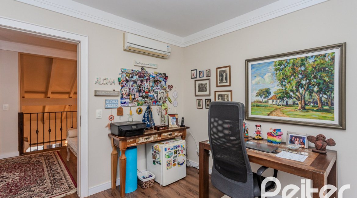 Casa em Condomínio à venda com 296m², 3 dormitórios, 1 suíte, 4 vagas, no bairro Terra Ville em PORTO ALEGRE