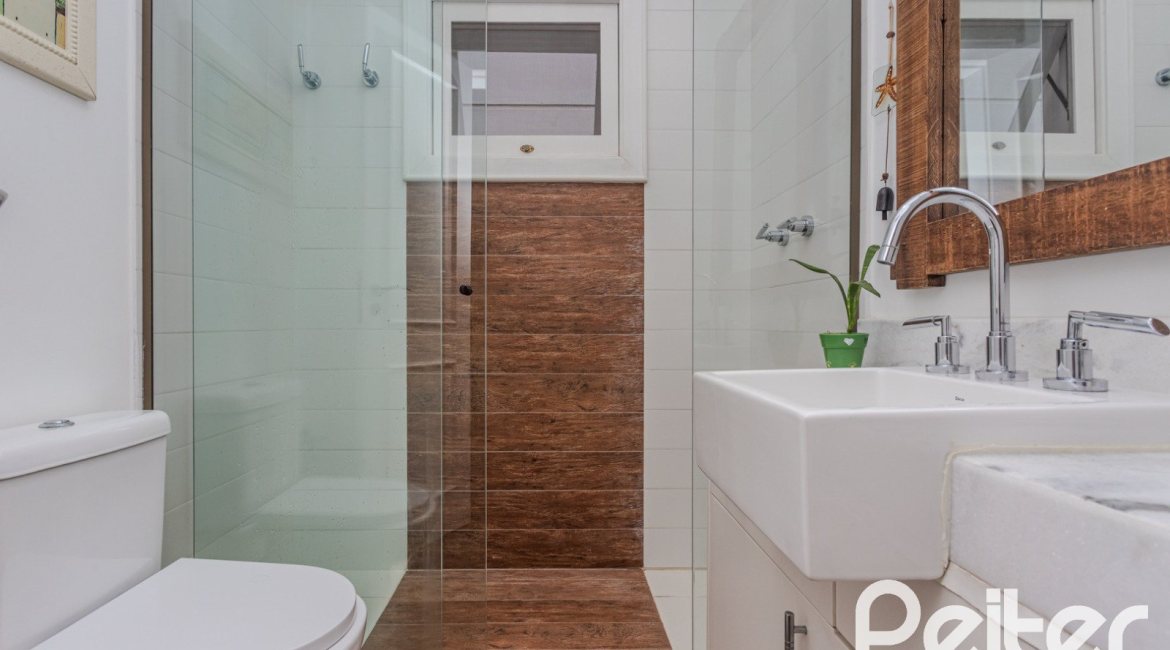 Casa em Condomínio à venda com 296m², 3 dormitórios, 1 suíte, 4 vagas, no bairro Terra Ville em PORTO ALEGRE