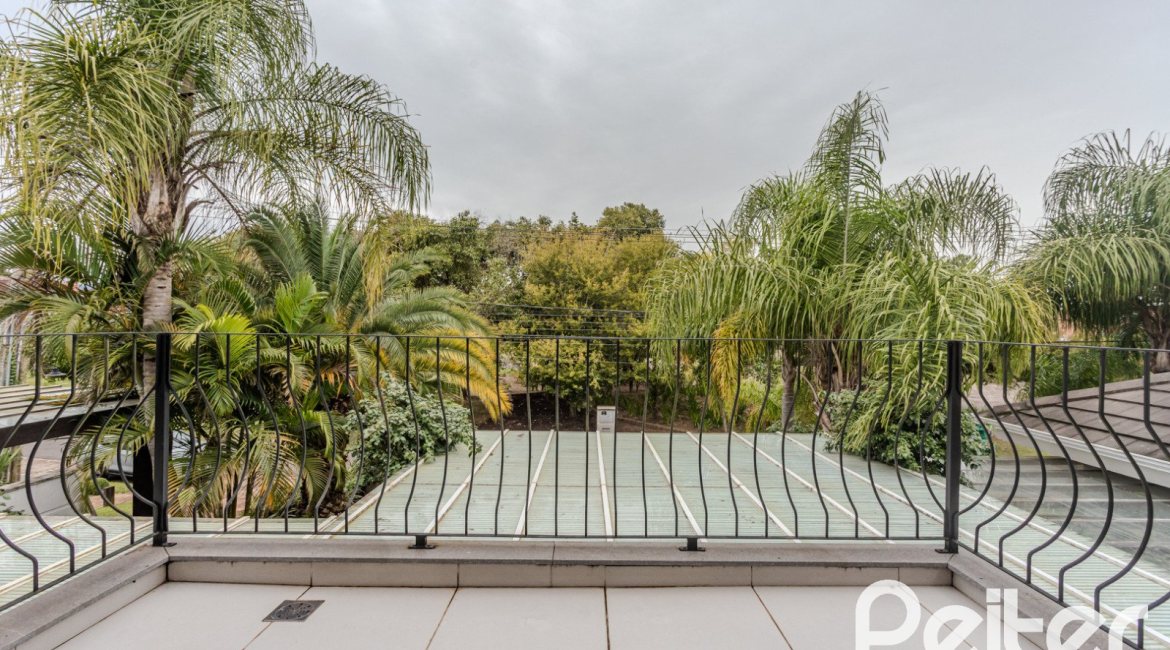 Casa em Condomínio à venda com 296m², 3 dormitórios, 1 suíte, 4 vagas, no bairro Terra Ville em PORTO ALEGRE
