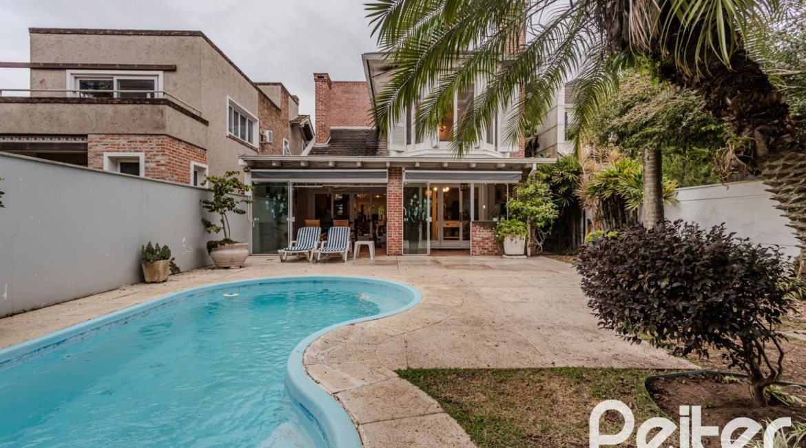 Casa em Condomínio à venda com 296m², 3 dormitórios, 1 suíte, 4 vagas, no bairro Terra Ville em PORTO ALEGRE