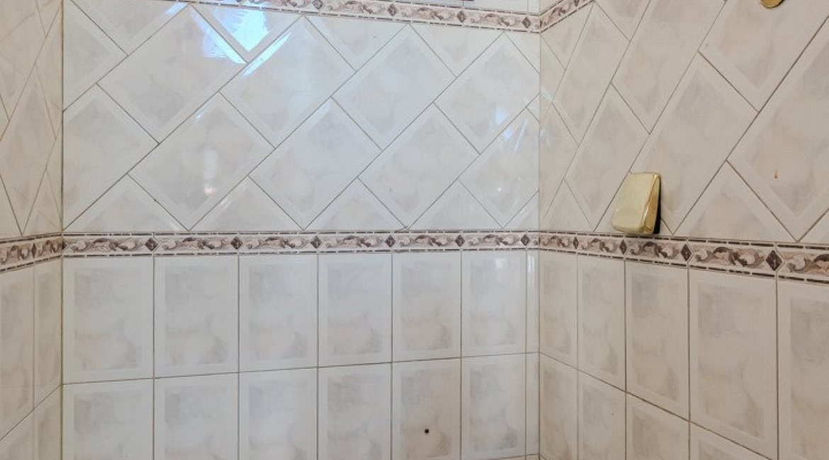 Casa à venda com 302m², 3 dormitórios, 1 suíte, 2 vagas, no bairro Espírito Santo em Porto Alegre