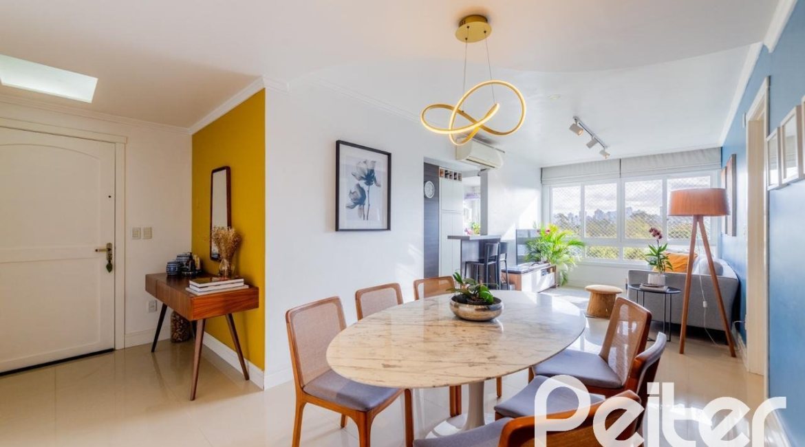 Apartamento à venda com 87m², 3 dormitórios, 1 suíte, 1 vaga, no bairro Jardim Botânico em Porto Alegre