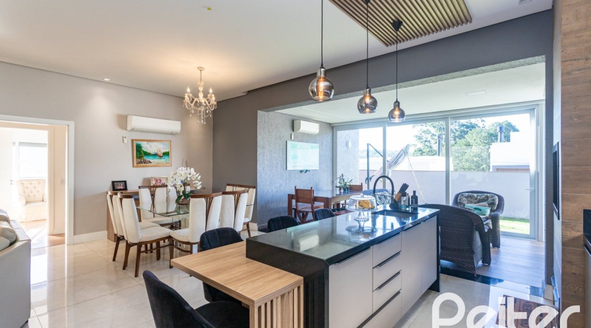 Casa em Condomínio à venda com 230m², 3 dormitórios, 3 suítes, 4 vagas, no bairro Alphaville em PORTO ALEGRE