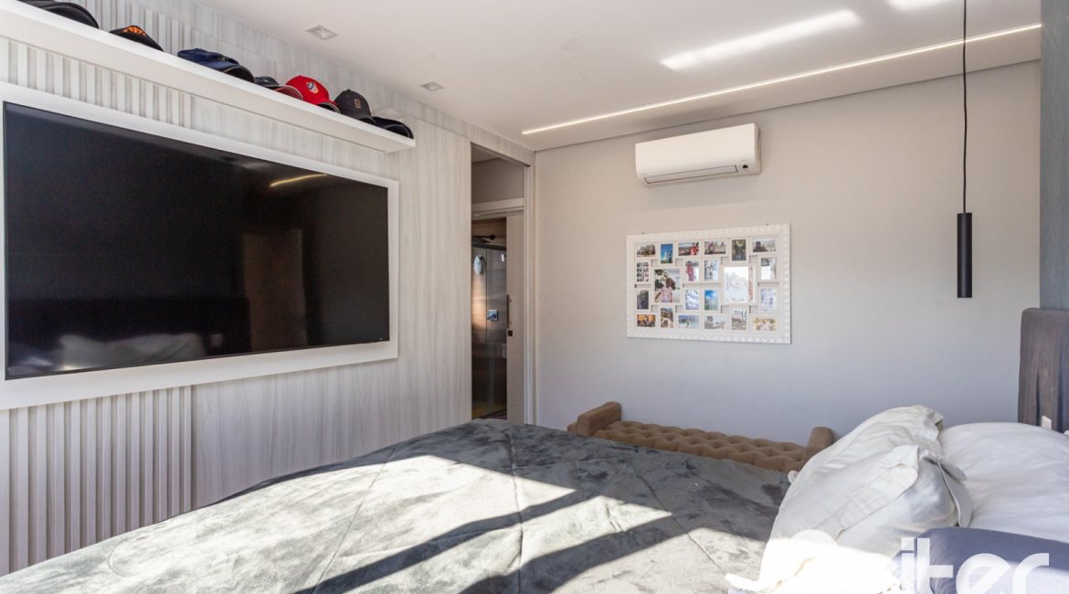 Casa em Condomínio à venda com 230m², 3 dormitórios, 3 suítes, 4 vagas, no bairro Alphaville em PORTO ALEGRE